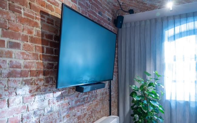 Nowoczesny standard dźwięku w historycznych murach: Case Study instalacji AV w Hotelu Koszary