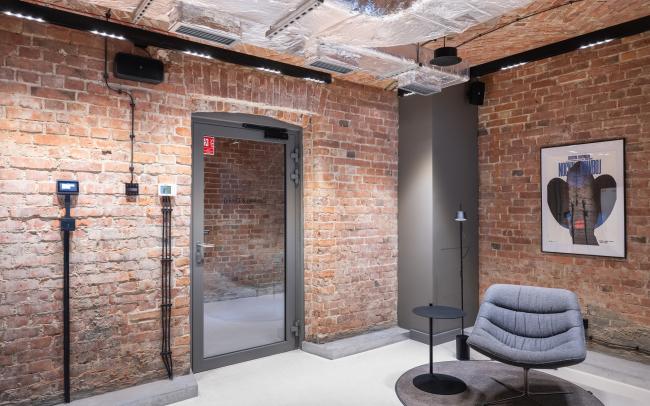 Nowoczesny standard dźwięku w historycznych murach: Case Study instalacji AV w Hotelu Koszary