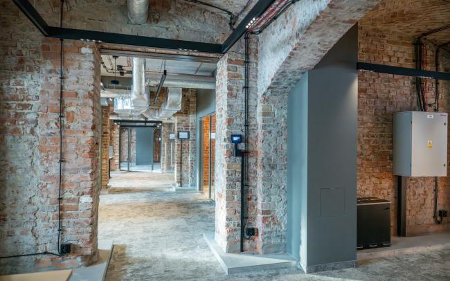 Nowoczesny standard dźwięku w historycznych murach: Case Study instalacji AV w Hotelu Koszary
