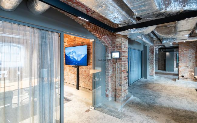 Nowoczesny standard dźwięku w historycznych murach: Case Study instalacji AV w Hotelu Koszary