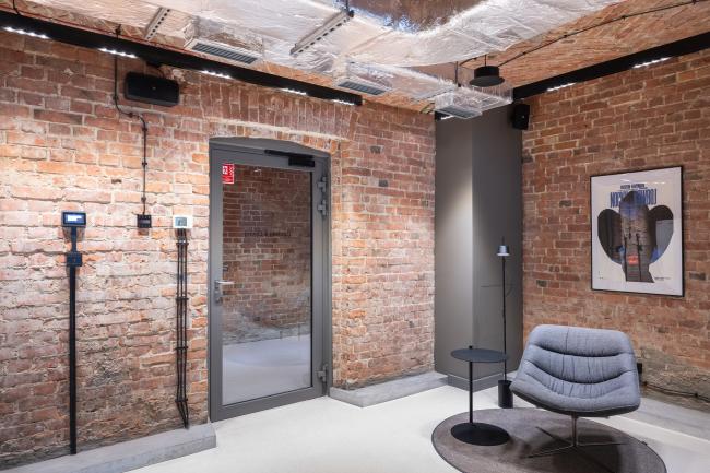 Nowoczesny standard dźwięku w historycznych murach: Case Study instalacji AV w Hotelu Koszary