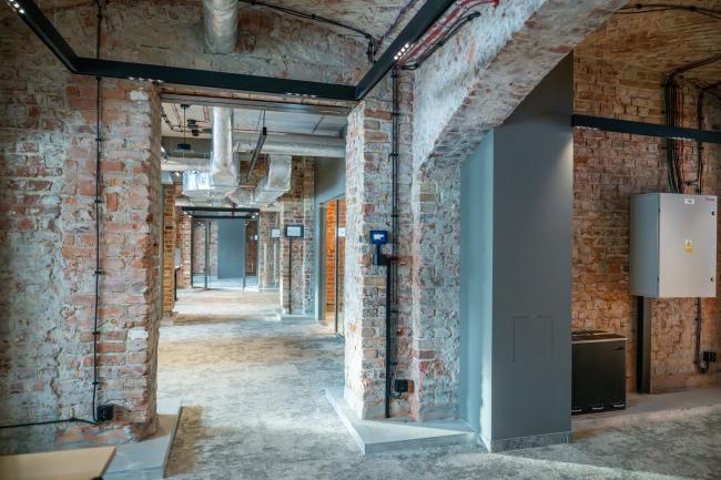 Nowoczesny standard dźwięku w historycznych murach: Case Study instalacji AV w Hotelu Koszary