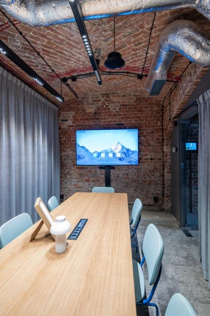 Nowoczesny standard dźwięku w historycznych murach: Case Study instalacji AV w Hotelu Koszary