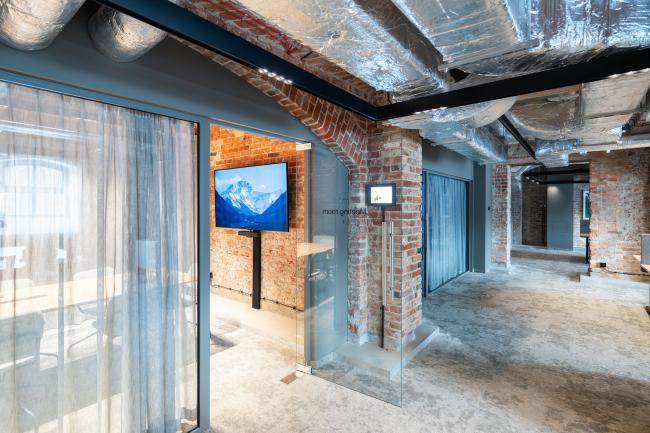 Nowoczesny standard dźwięku w historycznych murach: Case Study instalacji AV w Hotelu Koszary